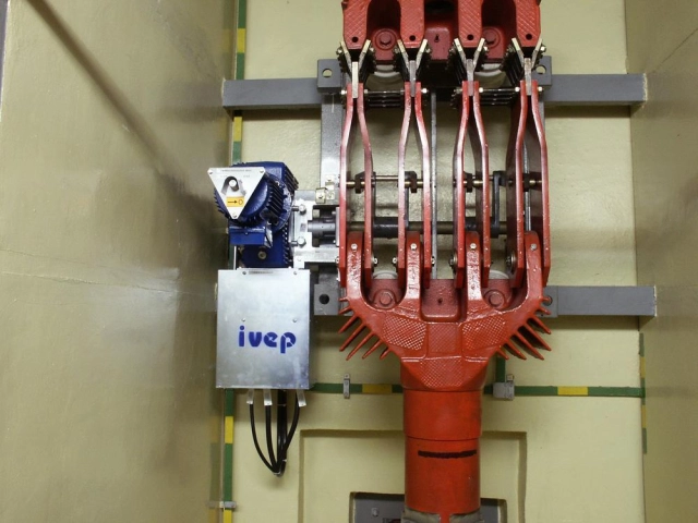 Venkovní a vnitřní, ruční a elektromotorové pohony