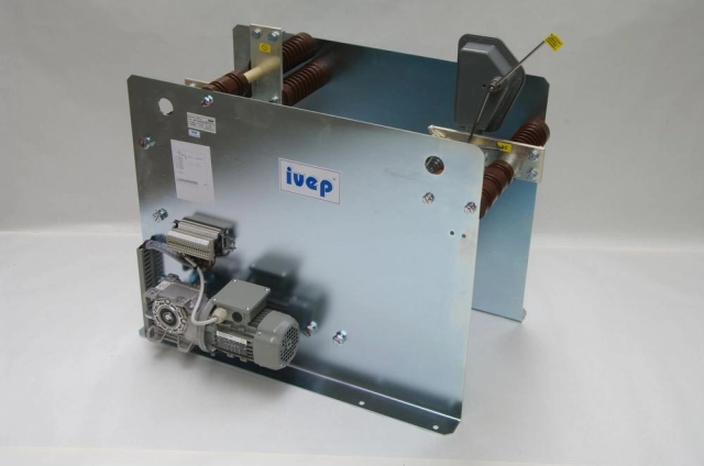 Indoor disconnectors, loadbreak and earthing switches