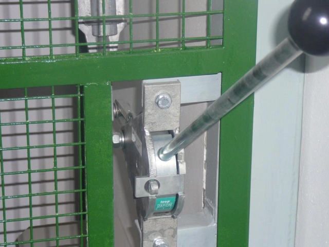 Indoor and outdoor, hand or motor drives