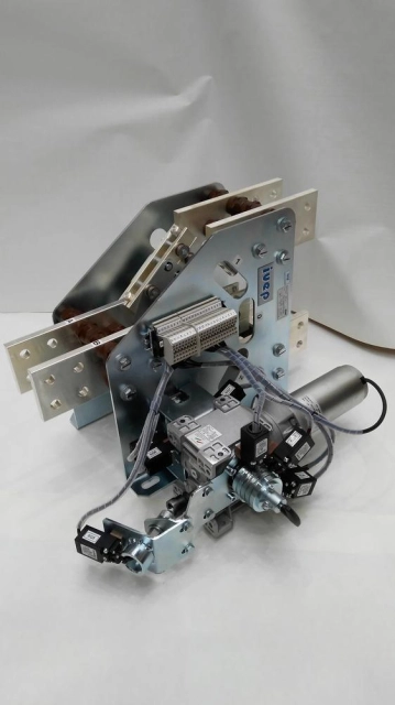 Indoor disconnectors, loadbreak and earthing switches