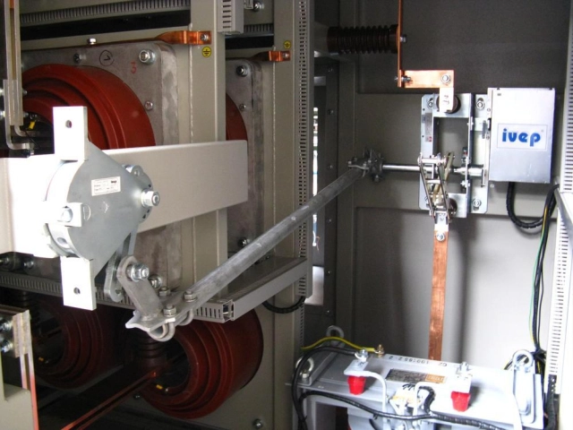 Indoor and outdoor, hand or motor drives