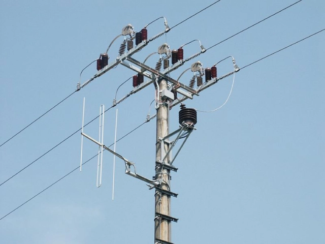 Outdoor loadbreak switches and disconnectors